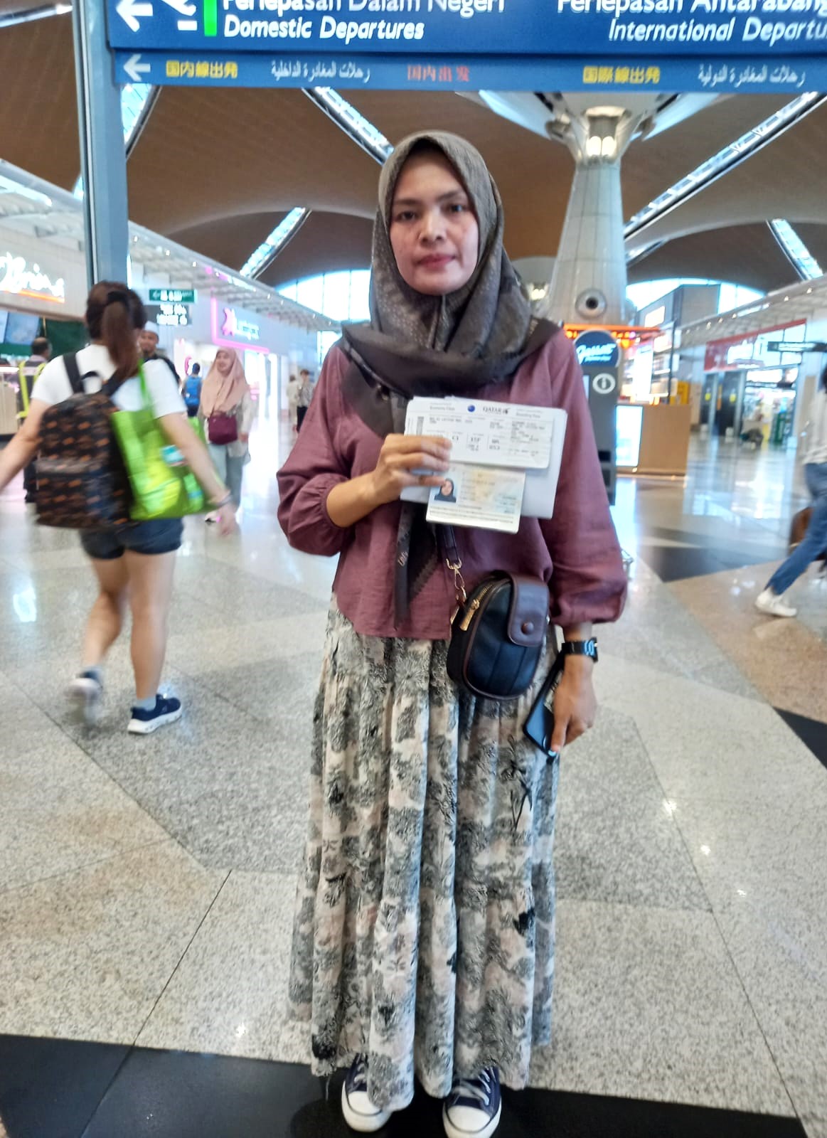 Indonesian Domestic Helper Managing Household in Taiwan